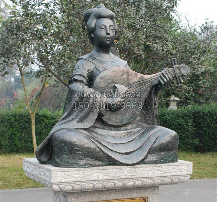 鑄銅彈琵琶的樂(lè)伎雕塑