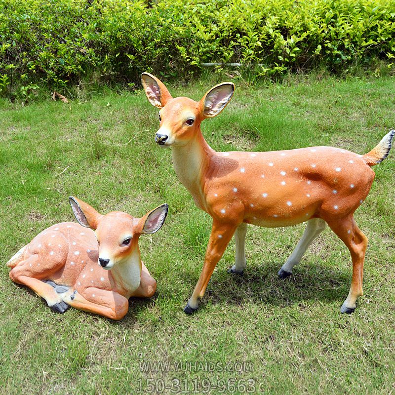 公園草坪創(chuàng)意玻璃鋼彩繪仿真動(dòng)物鹿雕塑