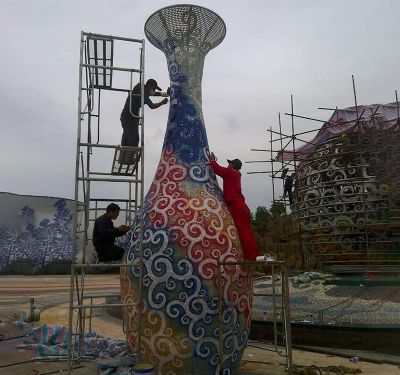 觀(guān)光園林草坪鏤空彩繪不銹鋼花瓶雕塑