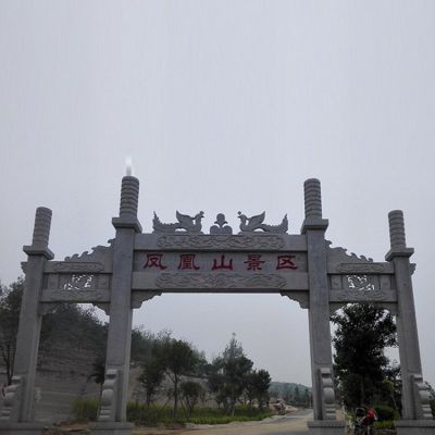 旅游景點(diǎn)入口擺放青石新中式三門石牌坊雕塑