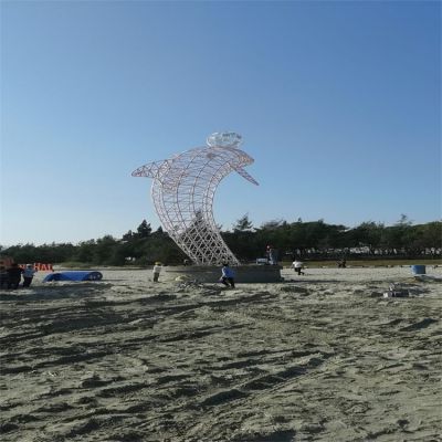 沙灘擺放不銹鋼鏤空海豚動物抽象園林景觀雕塑