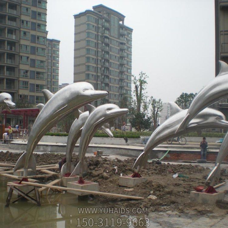 酒店別墅不銹鋼鏡面噴泉水景中的海豚擺件雕塑