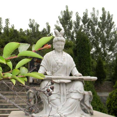 戶(hù)外景區(qū)公園一位彈琴的古代女子石雕琴雕塑