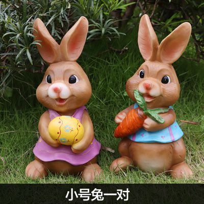 幼兒園兩只小號的玻璃鋼彩繪兔子雕塑